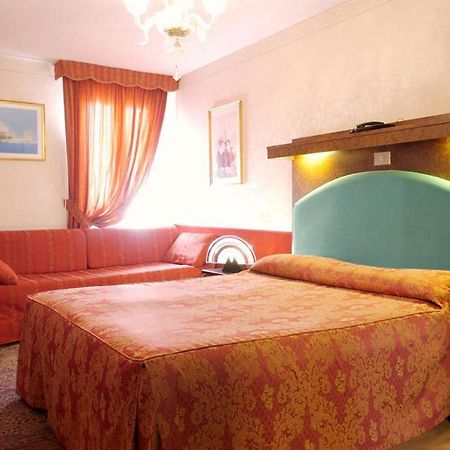 Готель Antica Casa Carettoni Венеція Номер фото