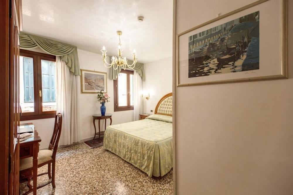 Готель Antica Casa Carettoni Венеція Екстер'єр фото