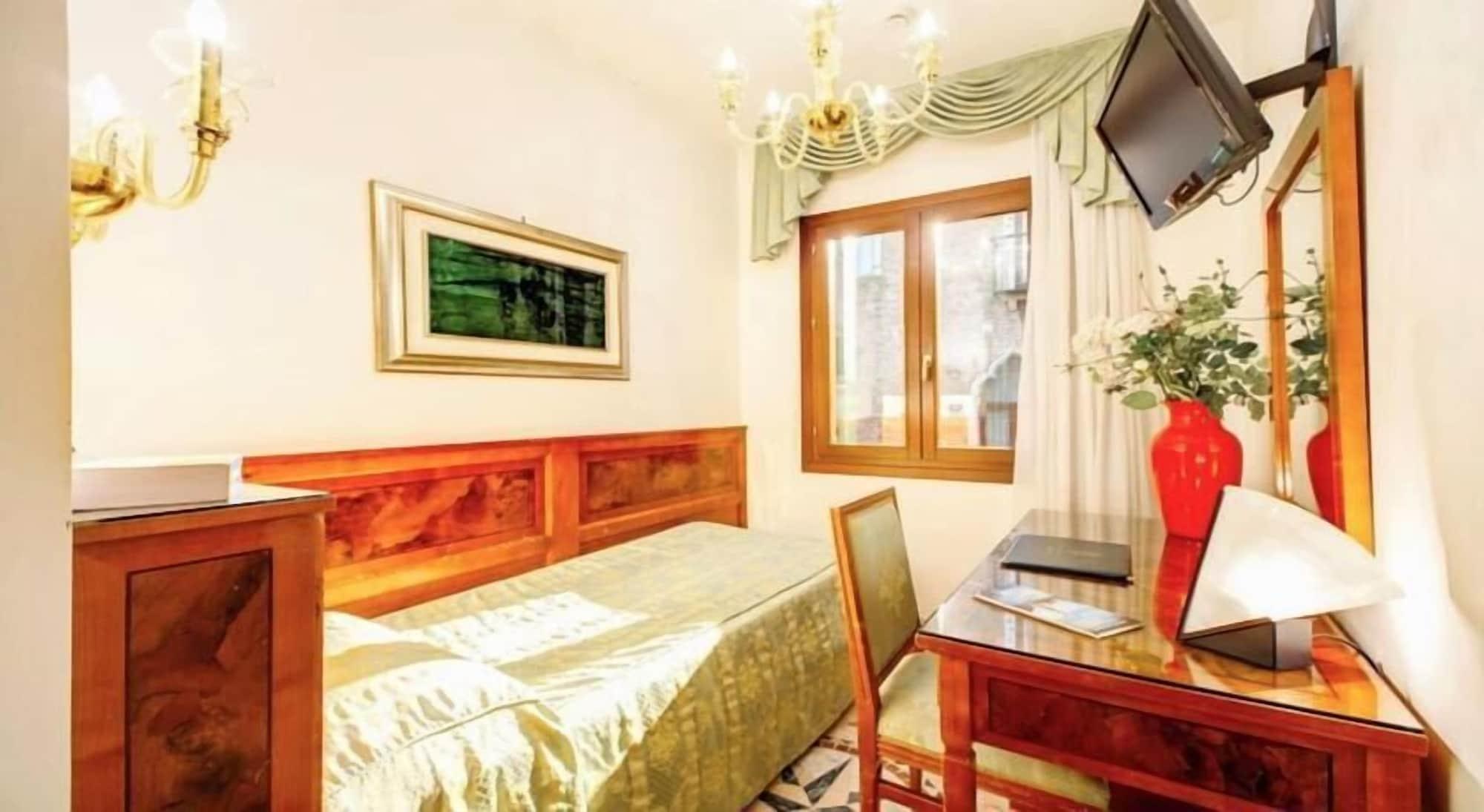 Готель Antica Casa Carettoni Венеція Екстер'єр фото