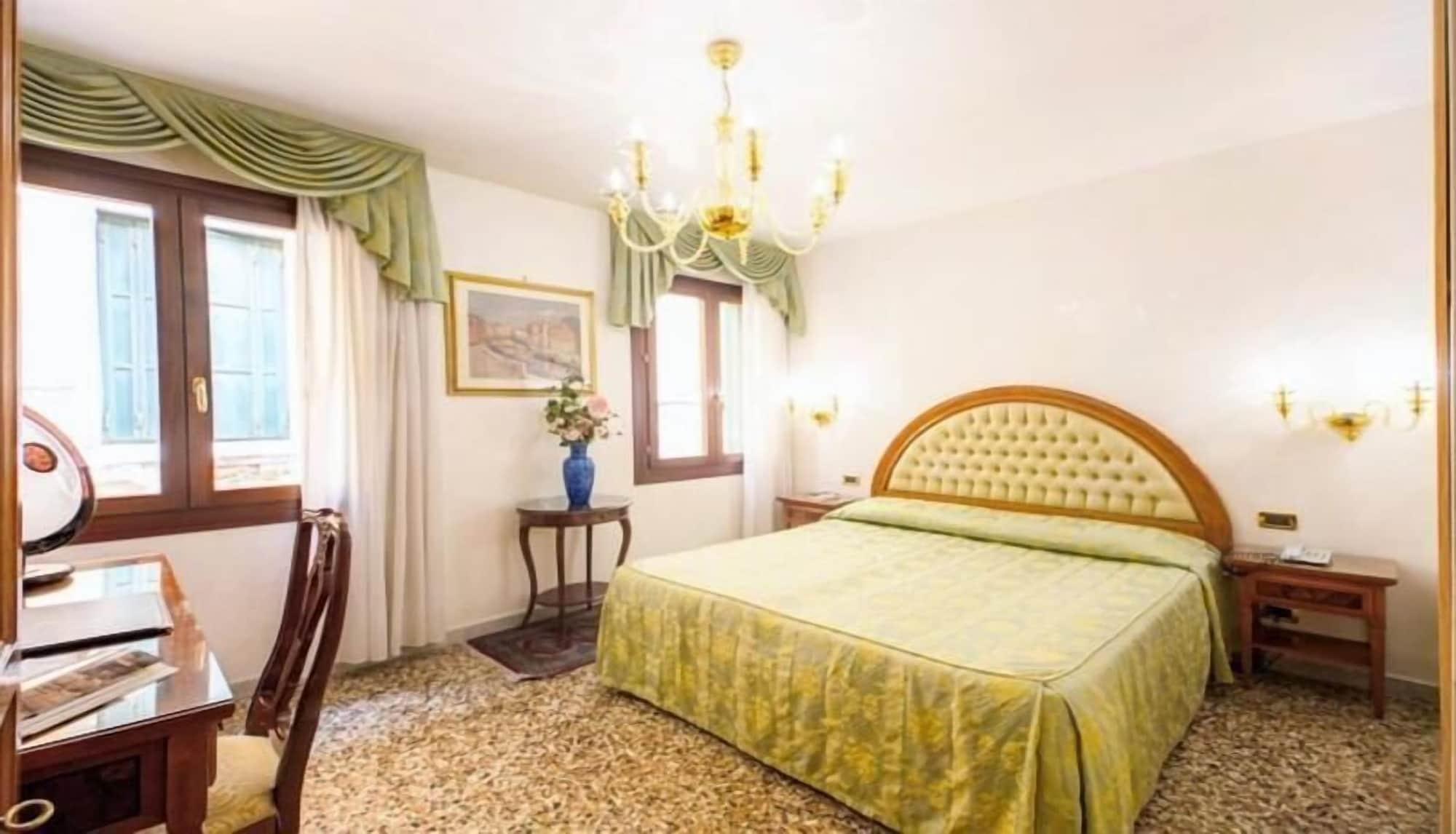 Готель Antica Casa Carettoni Венеція Екстер'єр фото