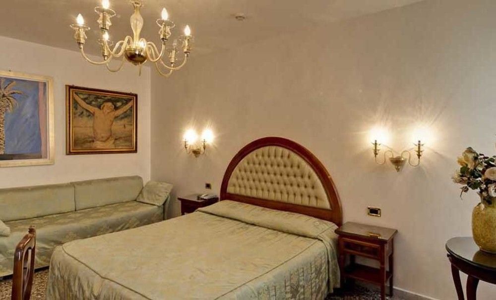 Готель Antica Casa Carettoni Венеція Екстер'єр фото